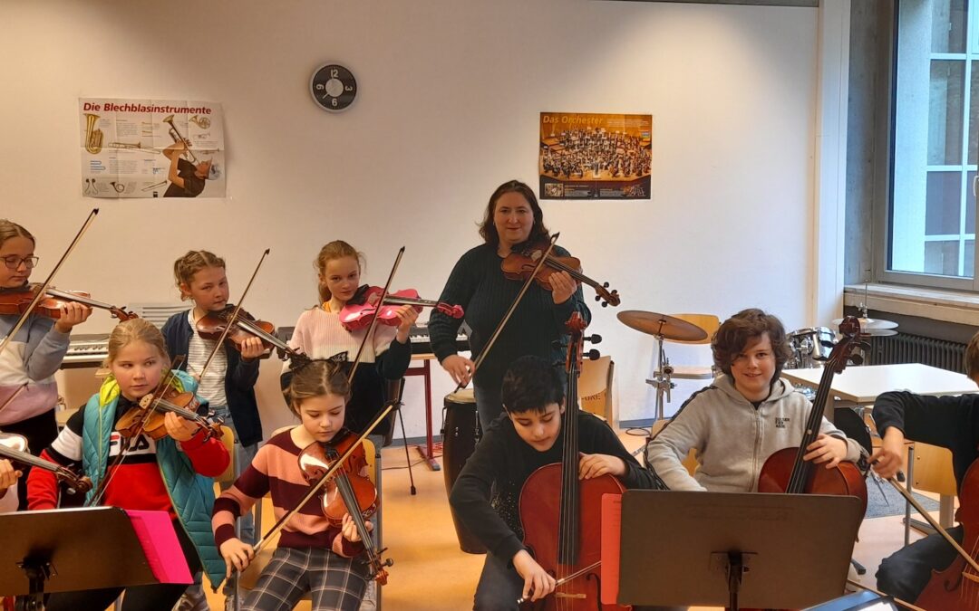 Neue Instrumente kennengelernt – Der Musikzug der Klassen 5 probiert sich aus