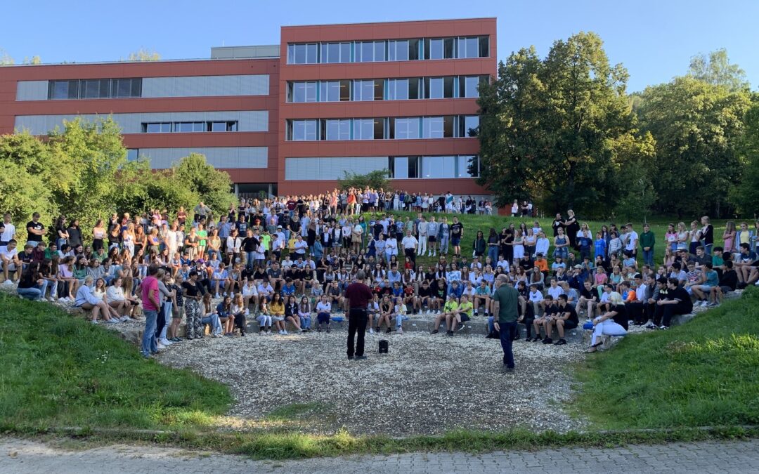 Gemeinsamer Schuljahresbeginn im Amphitheater