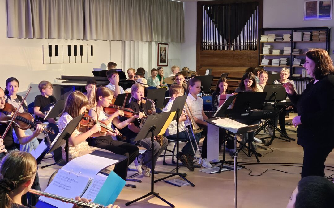 Applaus für die Unterstufe – im Musiksaal des Scheffold-Gymnasiums präsentieren sich die Ensembles