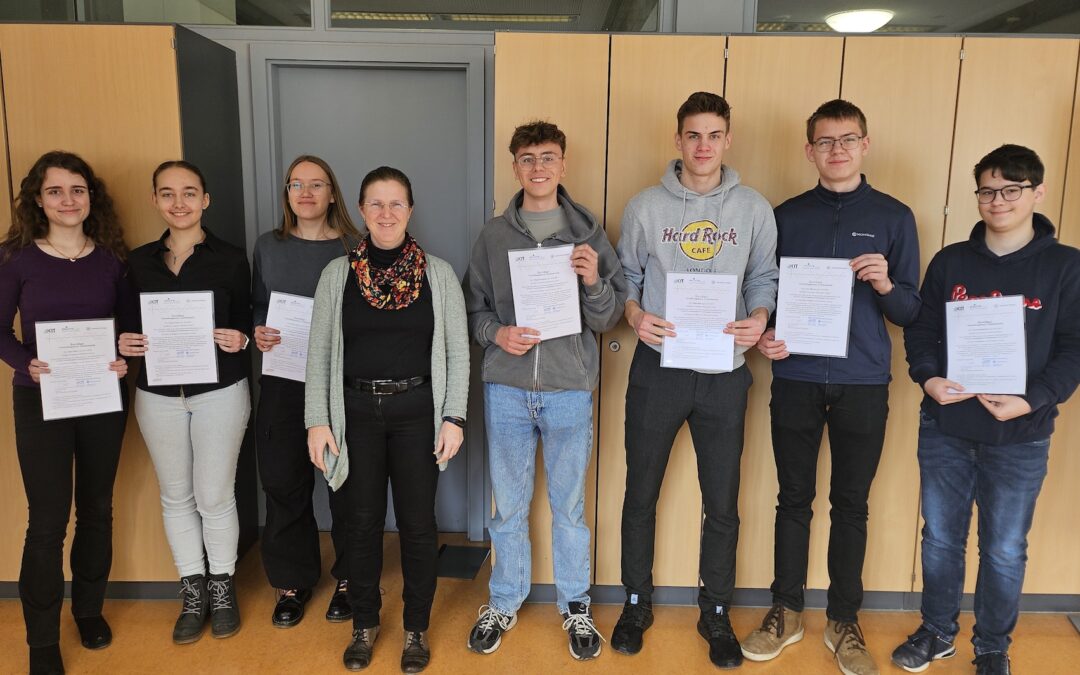 Scheffold-Schüler absolvieren erfolgreich die Mathematikprüfung an der Universität Stuttgart