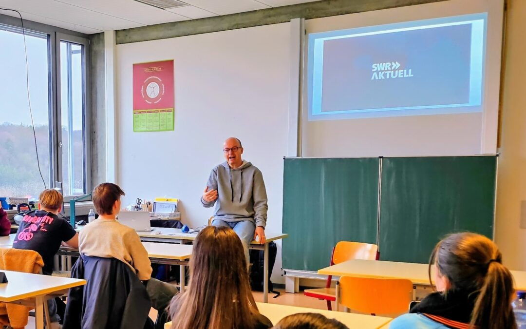 SWR-Reporter zu Gast am Scheffold-Gymnasium