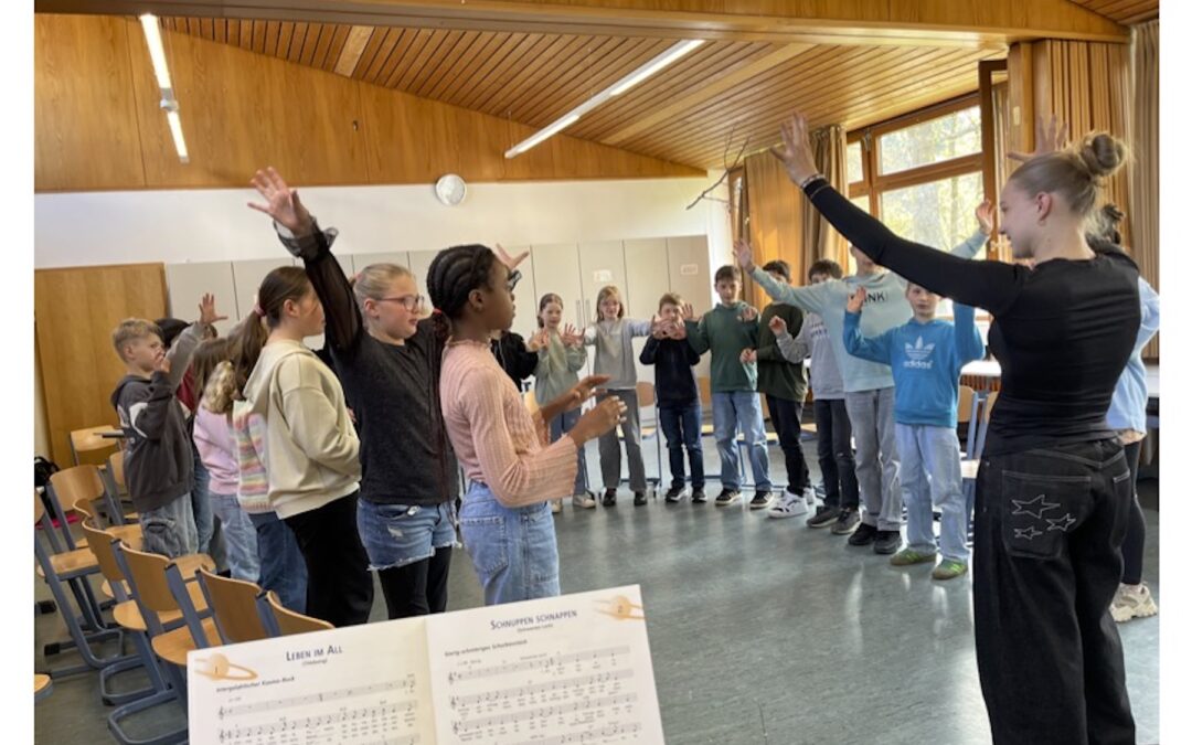Achtklässler dirigieren Grundschüler